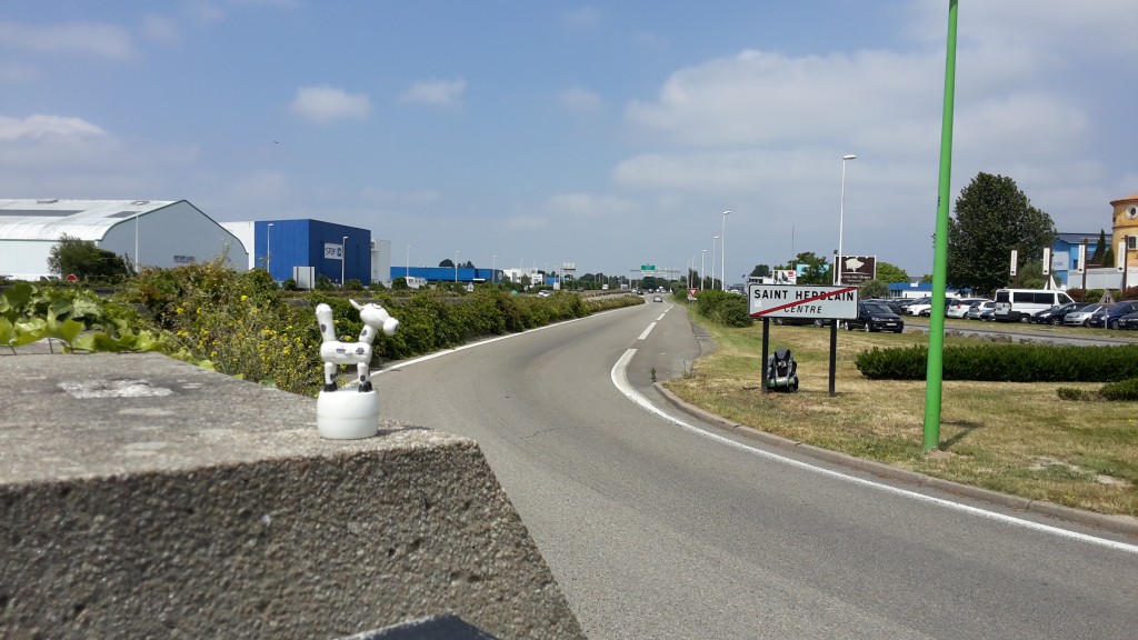 Laetitia hitch-hiking out of Nantes