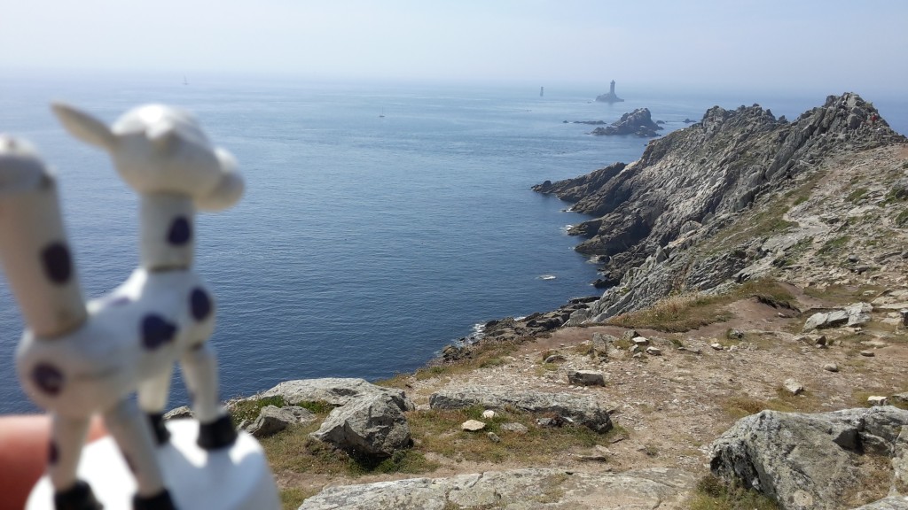 Laetitia looking away at Pointe du Raz. If you step on the tip of your toe and look far away, you can see New York. No, that's not true.